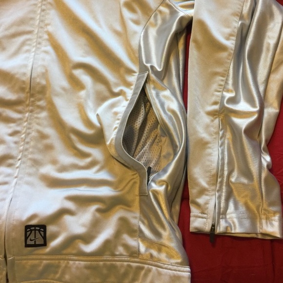 Silver Nike Hoops Full Zippered Athletic Medium - Picture 4 of 4